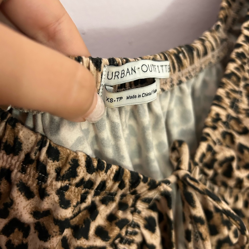 Urban Outfitters crop top leopard - Picture 2 of 3